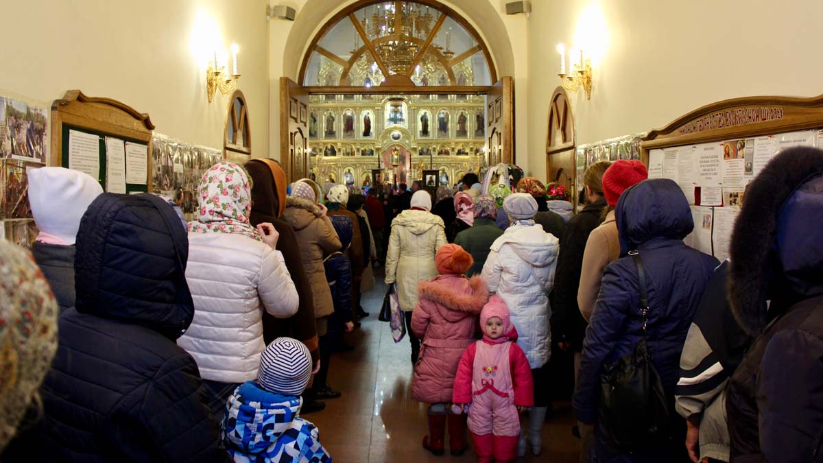 Божественная литургия и Крестный ход в Престольный праздник Казанской иконы Божией Матери